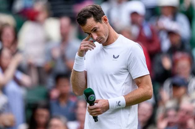 240704 Andy Murray of Great Britain reacts during a tribute to his career during day 4 of Wimbledon on July 4, 2024 in London Photo Jesper Zerman BILDBYRAN kod JZ JZ0550 tennis wimbledon dag 4 bbeng  Copyright: JESPERxZERMAN BB240704JZ127