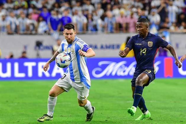Football, Copa America, Argentina - Ecuador
