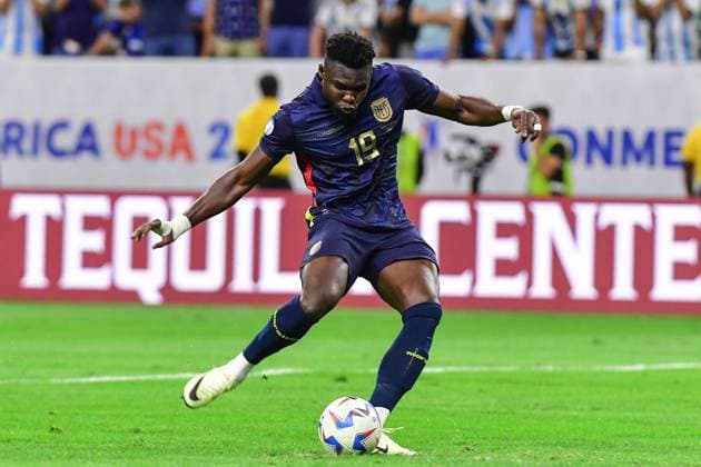 Fußball, Copa America, Argentinien - Ecuador RECORD DATE NOT STATED Copa America USA 2024 Argentina vs Ecuador Quarterfinals Jordi Caicedo of Ecuador during the CONMEBOL Copa America 2024 Quarterfinals match between Argentina and Ecuador, at NRG Stadium, on July 04, 2024 in Houston, Texas, Florida, United States. HOUSTON TEXAS UNITED STATES  Copyright: xIsaacxOrtizx 20240704222710_CA_QF_2024_ARG_ECU_CAICEDO335