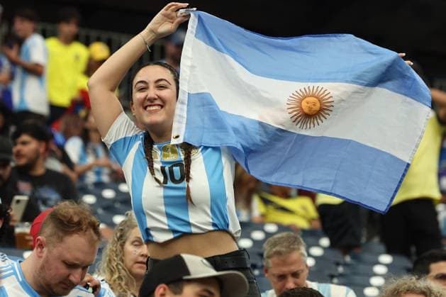 Argentina supporters cheer for their team during the Copa America USA 2024, quarterfinal match between Argentina and Ecuador, at NRG stadium in Houston, TX, on July 4, 2024 HOUSTON UNITED STATES Copyright: xALEJANDROxPAGNIx