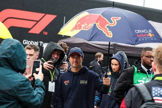 PEREZ Sergio (mex), Red Bull Racing RB20, portrait during the Formula 1 Qatar Airways British Grand Prix 2024, 12th round of the 2024 Formula One World Championship, WM, Weltmeisterschaft from July 5 to 7, 2024 on the Silverstone Circuit, in Silverstone, United Kingdom - F1 - BRITISH GRAND PRIX 2024 DPPI Panoramic  240705_R12_GRAN_BRETAGNA_DP_FG006280
