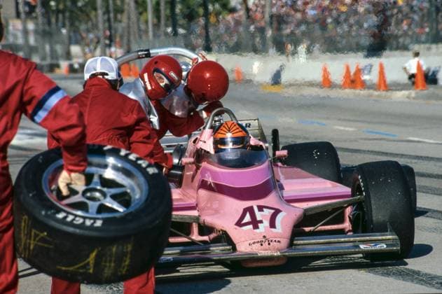 Archivbilder der Woche SPORT KW27 47 Fittipaldi Emerson (bra), GTS Racing, March Cosworth, ambiance, pit stop during the 1984 Toyota Grand Prix of Long Beach, 1st round of the 1984 CART PPG Indy Car World Series, on the Steets of Long Beach Ciruit, from March 29 to April 1, 1984 in Long Beach, California, USA - FORMULE 1 : Archives Emerson FITTIPALDI DPPI Panoramic  1984_CART_FITTIPALDI