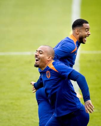 EURO 2024, Nationalteam Niederlande Training WOLFSBURG - Donyell Malen and Cody Gakpo during a training session of the Dutch national team, Nationalteam at the AOK Stadium on July 5, 2024 in Wolfsburg, Germany. The Dutch national team is preparing for the Quarter-finals of the European Football Championship in Germany against Turkey. ANP KOEN VAN WEEL UEFA EURO, EM, Europameisterschaft,Fussball 2024 2024 xVIxANPxSportx xxANPxIVx 502796899 originalFilename: 502796899.jpg