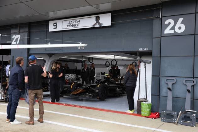 05 07 2024, xrarjax, Motorsport FIA Formula 1, British Grand Prix 2024 emspor, v l Brad Pitt Film APEX APXGP Producer Jerry Bruckheimer Expensify APX GP Joshua Pearce Damson Idris Silverstone