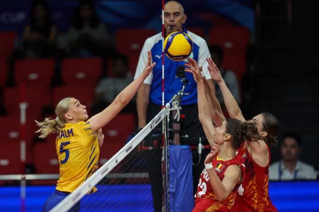 (240705) -- MANILA, July 5, 2024 -- Cecilia Malm (L) of Sweden competes during the match between Belgium and Sweden at the FIVB Women s Volleyball Challenger Cup 2024 in Manila, the Philippines, on July 4, 2024. ) (SP)PHILIPPINES-MANILA-VOLLEYBALL-FIVB WOMEN S CHALLENGER CUP 2024-BELGIUM VS SWEDEN ROUELLExUMALI 
