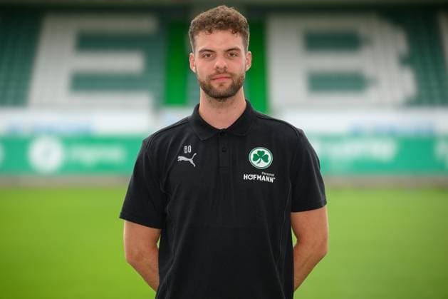 Bjarne Oslender video analysis SpVgg Greuther Fürth 04 07 2024 SpVgg Greuther Fürth Kleeblatt Spielvereinigung 2 Fußball Bundesliga BL season 2024 2025 photo appointment portrait appointment presentation press appointment single photo single photo portrait portrait headshot