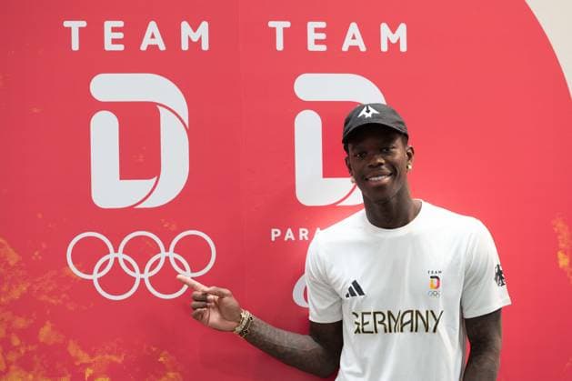 Sport Themen der Woche KW27 Sport Bilder des Tages Dennis SCHROEDER, Schröder, Basketball-Spieler, Portraet, Porträt, Portrait, Angeschnittenes Einzelbild, Einzelmotiv, Einkleidung der Deutschen Olympiamannschaft Team D fuer die Olympischen Spiele und die Paralympics 2024 in Paris Frankreich am 05.07.2024 in Duesseldorf, Ã‚Â *** Dennis SCHROEDER, Schröder, basketball player, portrait, portrait, portrait, cropped single image, single motif, dressing of the German Olympic team Team D for the Olympic Games and the Paralympics 2024 in Paris France on 05 07 2024 in Duesseldorf, ÃÂ
