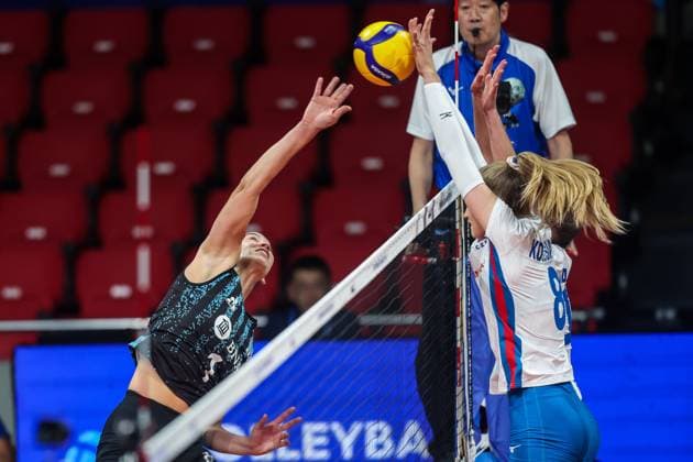 (240705) -- MANILA, July 5, 2024 -- Elina Maria Rodriguez (L) of Argentina spikes the ball during the match between the Czech Republic and Argentina at the FIVB Women s Volleyball Challenger Cup 2024 in Manila, the Philippines, July 5, 2024. ) (SP)PHILIPPINES-MANILA-VOLLEYBALL-FIVB WOMEN S CHALLENGER CUP 2024-CZECH REPUBLIC VS ARGENTINA ROUELLExUMALI 