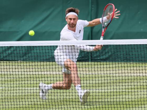 Belgian Sander Gille pictured in action during a doubles tennis match between Belgian pair Gille-Vliegen and Argentina s pair Etcheverry-Cerundolo, in the first round of the gentlemen s doubles competition of the 2024 Wimbledon grand slam tournament at the All England Tennis Club, in south-west London, Britain, Friday 05 July 2024. BENOITxDOPPAGNE  x95878218x
