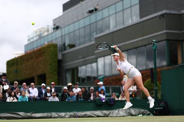 5th July 2024; All England Lawn Tennis and Croquet Club, London, England; Wimbledon Tennis Tournament, Day 5; Lulu Sun (NZL)in action during her second round match against Lin Zhu (CHN)  ActionPlus12663967 ShaunxBrooks