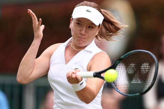 5th July 2024; All England Lawn Tennis and Croquet Club, London, England; Wimbledon Tennis Tournament, Day 5; Lulu Sun (NZL)in action during her second round match against Lin Zhu (CHN)  ActionPlus12663975 ShaunxBrooks
