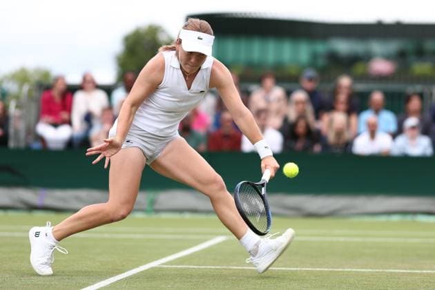 5th July 2024; All England Lawn Tennis and Croquet Club, London, England; Wimbledon Tennis Tournament, Day 5; Lulu Sun (NZL)in action during her second round match against Lin Zhu (CHN)  ActionPlus12663982 ShaunxBrooks