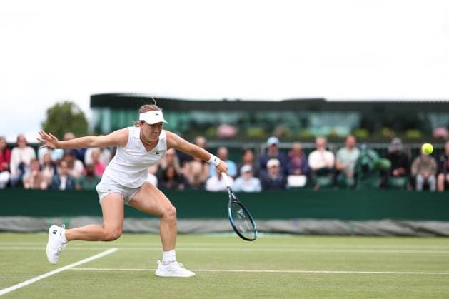 5th July 2024; All England Lawn Tennis and Croquet Club, London, England; Wimbledon Tennis Tournament, Day 5; Lulu Sun (NZL) in action during her second round match against Lin Zhu (CHN)  ActionPlus12663988 ShaunxBrooks