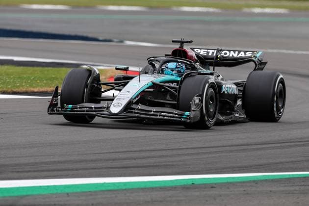 63 RUSSELL George (gbr), Mercedes AMG F1 Team W15, action during the Formula 1 Qatar Airways British Grand Prix 2024, 12th round of the 2024 Formula One World Championship, WM, Weltmeisterschaft from July 5 to 7, 2024 on the Silverstone Circuit, in Silverstone, United Kingdom - F1 - BRITISH GRAND PRIX 2024 DPPI Panoramic  240705_R12_GRAN_BRETAGNA_DP_XB3_4211