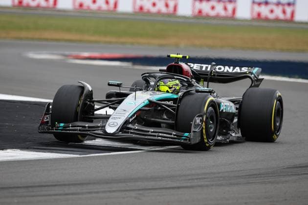44 HAMILTON Lewis (gbr), Mercedes AMG F1 Team W15, action during the Formula 1 Qatar Airways British Grand Prix 2024, 12th round of the 2024 Formula One World Championship, WM, Weltmeisterschaft from July 5 to 7, 2024 on the Silverstone Circuit, in Silverstone, United Kingdom - F1 - BRITISH GRAND PRIX 2024 DPPI Panoramic  240705_R12_GRAN_BRETAGNA_DP_XB3_4499