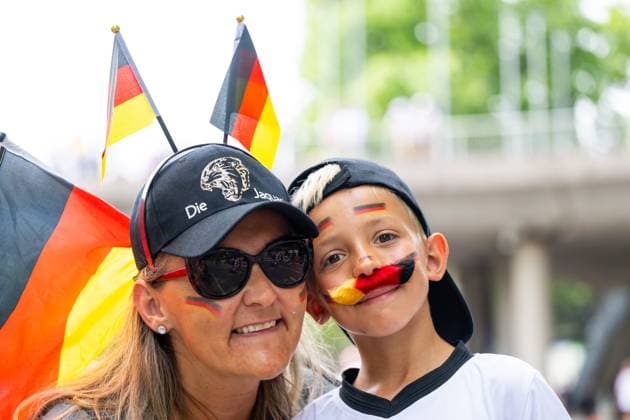 240705 Fans of Germany ahead of the UEFA Euro 2024 Football Championship quarterfinal between Spain and Germany on July 5, 2024 in Stuttgart Photo Mathias Bergeld BILDBYRAN code MB MB0942 fotboll football soccer fotballs em europamästskap em uefa euro uefa european football championship euro 2024 kvartsfinal quarterfinal quarterfinals spanien spain deutschland germany bbeng audience  Copyright: MATHIASxBERGELD BB240705MB005