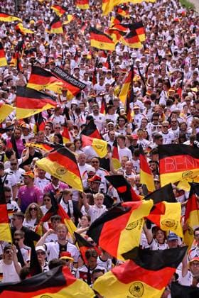 Fan march before the game, German fans, flags, flags, atmosphere, fan festival EURO 2024 European Championship quarter-final Spain ESP vs Germany EURO 2024 European Championship quarter-final Spain ESP vs Germany Stuttgart Copyright: xWeber xEibner-Pressefotox EP_mwi