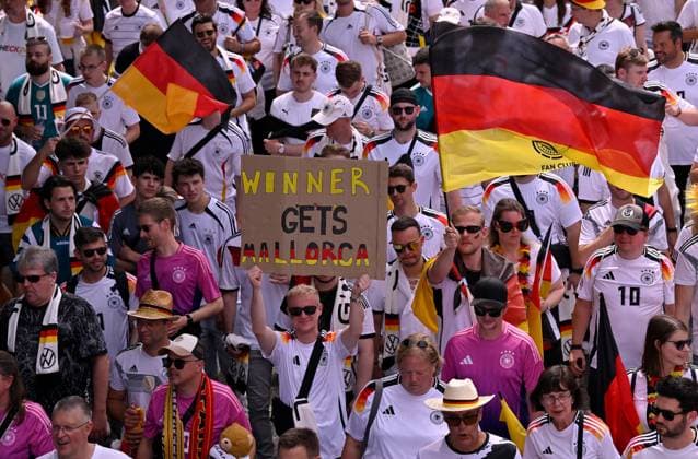 Fan march before the game, German fans, flags, flags, atmosphere, fan festival sign WINNER GETS MALLORCA EURO 2024 European Championship quarter-final Spain ESP vs Germany EURO 2024 European Championship quarter-final Spain ESP vs Germany Stuttgart Copyright: xWeber xEibner-Pressefotox EP_mwi