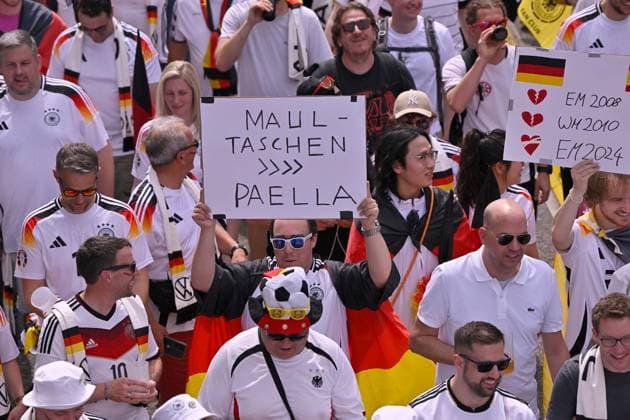 fan march before the match, German fans, flags, flags, atmosphere, fan festival sign MAULTASCHEN STATT PAELLA EURO 2024 European Championship quarter-final Spain ESP vs Germany EURO 2024 European Championship quarter-final Spain ESP vs Germany Stuttgart Copyright: xWeber xEibner-Pressefotox EP_mwi