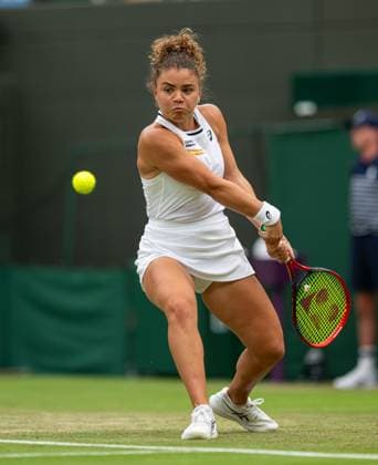Tennis - Wimbledon Championship 2024 - Day 5 LONDON, ENGLAND - Monday, July 1, 2024: Jasmine Paolini (ITA) during the Ladies Singles 3rd Round match on Day Five of The Championships Wimbledon 2024 at the All England Lawn Tennis and Croquet Club. (Photo by Kirsten Holst Propaganda) LONDON All England Lawn Tennis and Croq GREATER LONDON ENGLAND  Copyright: xKirstenxHolstx 2024-07-05-003-Wimbledon_Day_5