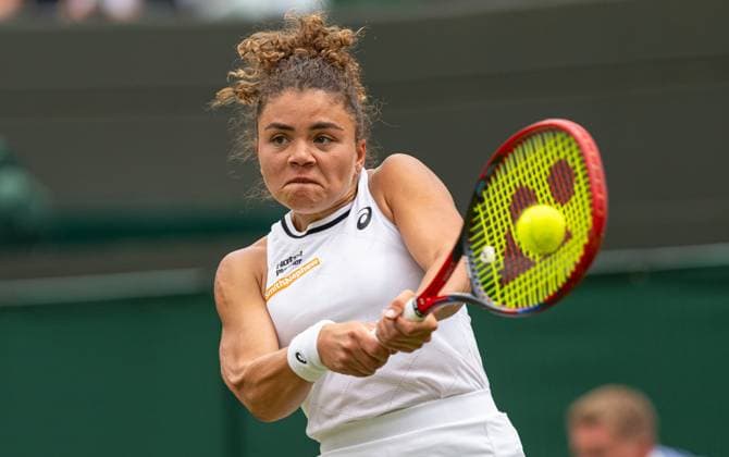 Tennis - Wimbledon Championship 2024 - Day 5 LONDON, ENGLAND - Monday, July 1, 2024: Jasmine Paolini (ITA) during the Ladies Singles 3rd Round match on Day Five of The Championships Wimbledon 2024 at the All England Lawn Tennis and Croquet Club. (Photo by Kirsten Holst Propaganda) LONDON All England Lawn Tennis and Croq GREATER LONDON ENGLAND  Copyright: xKirstenxHolstx 2024-07-05-007-Wimbledon_Day_5