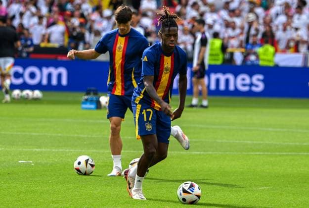 05 07 2024, xsltx, Football EM 2024 1 4 Final, Germany Spain emspor, v l Warmup warm up warm up before the start of the match Mikel Williams Spain DFL DFB REGULATIONS PROHIBIT ANY USE OF PHOTOGRAPHS as IMAGE SEQUENCES and or QUASI VIDEO Stuttgart
