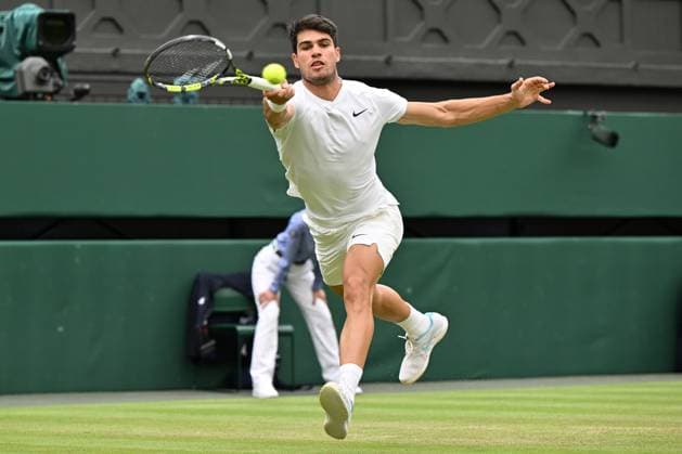 Carlos Alcaraz of Spain plays Frances Tiafoe of the United States of America in the third round of the Wimbledon tennis mens singles championships held at the All England Lawn Tennis & Croquet Club Featuring: Carlos Alcaraz Where: London, United Kingdom When: 05 Jul 2024 Credit: Ray Tang Cover Images **STRICTLY EDITORIAL USE ONLY** EDITORIAL USE ONLY. RESTRICTED TO NEWSPAPERS BASED IN THE UK Copyright: xx coverimg53923324