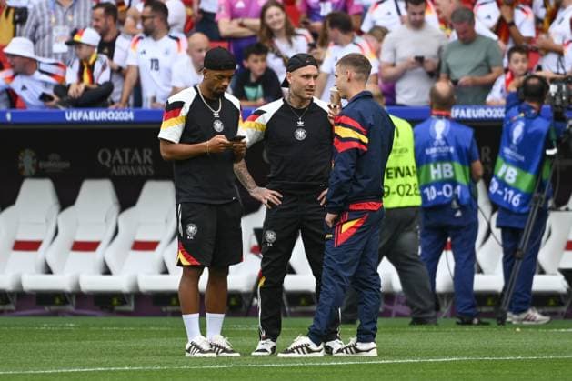 05 07 2024, xpsx, Football EM 2024 1 4 Final, Germany Spain emspor, f l players of RB Leipzig Benjamin Henrichs Germany , David Raum Germany and Dani Olmo Spain DFL DFB REGULATIONS PROHIBIT ANY USE OF PHOTOGRAPHS as IMAGE SEQUENCES and or QUASI VIDEO Stuttgart