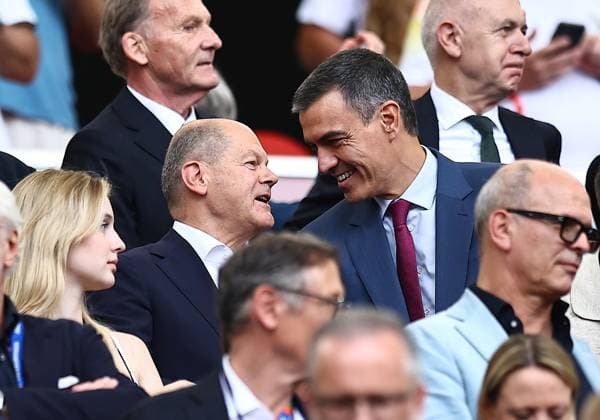 Prime minister of Spain, Pedro Sanchez and German Chancellor Olaf Scholz seen in the stands ahead of the game Spain v Germany, UEFA European Championship, EM, Europameisterschaft 2024, Quarter Final, Football, Stuttgart Arena, Stuttgart, Germany, 05 Jul 2024 EDITORIAL USE ONLY No use with unauthorised audio, video, data, fixture lists, club league logos or live services. Online in-match use limited to 120 images, no video emulation. No use in betting, games or single club league player publications.  Copyright: xMichaelxZemanek Shutterstockx 14571380ak