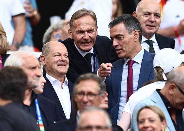 EURO 2024, Spain - Germany, Olaf Scholz and Pedro Sanchez in the stands