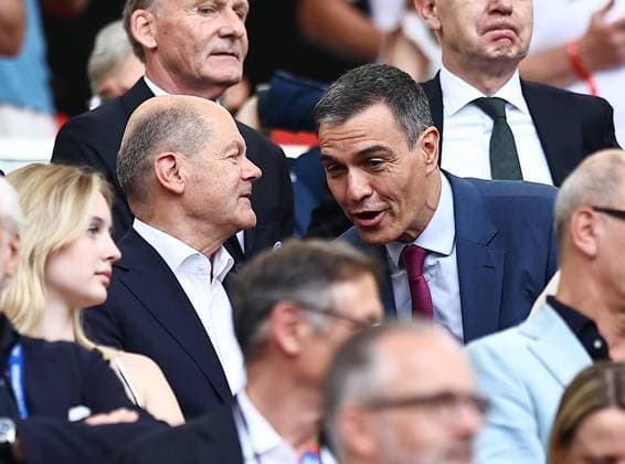 Prime minister of Spain, Pedro Sanchez and German Chancellor Olaf Scholz seen in the stands ahead of the game Spain v Germany, UEFA European Championship, EM, Europameisterschaft 2024, Quarter Final, Football, Stuttgart Arena, Stuttgart, Germany, 05 Jul 2024 EDITORIAL USE ONLY No use with unauthorised audio, video, data, fixture lists, club league logos or live services. Online in-match use limited to 120 images, no video emulation. No use in betting, games or single club league player publications.  Copyright: xMichaelxZemanek Shutterstockx 14571380aj