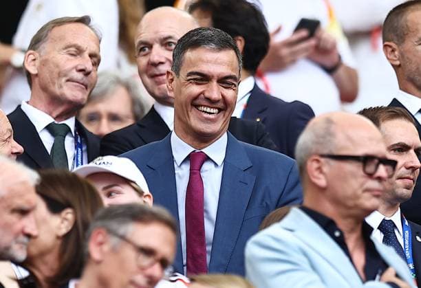Prime minister of Spain, Pedro Sanchez seen in the stands ahead of kick off Spain v Germany, UEFA European Championship, EM, Europameisterschaft 2024, Quarter Final, Football, Stuttgart Arena, Stuttgart, Germany, 05 Jul 2024 EDITORIAL USE ONLY No use with unauthorised audio, video, data, fixture lists, club league logos or live services. Online in-match use limited to 120 images, no video emulation. No use in betting, games or single club league player publications.  Copyright: xMichaelxZemanek Shutterstockx 14571380al