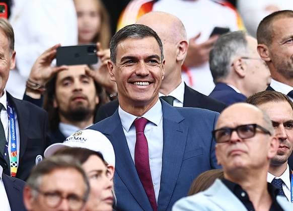 Prime minister of Spain, Pedro Sanchez seen in the stands ahead of kick off Spain v Germany, UEFA European Championship, EM, Europameisterschaft 2024, Quarter Final, Football, Stuttgart Arena, Stuttgart, Germany, 05 Jul 2024 EDITORIAL USE ONLY No use with unauthorised audio, video, data, fixture lists, club league logos or live services. Online in-match use limited to 120 images, no video emulation. No use in betting, games or single club league player publications.  Copyright: xMichaelxZemanek Shutterstockx 14571380ah
