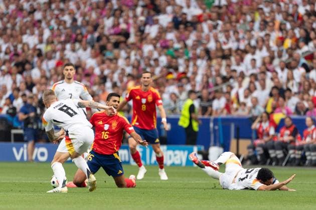 v li Toni Kroos Germany 08 , Rodri Spain, 16 , GER, Spain ESP vs Germany GER , European Football Championship, UEFA EURO 2024, quarter-finals, 05 07 24, GER, Spain ESP vs Germany GER , European Football Championship, UEFA EURO 2024, quarter-finals, 05 07 24 Stuttgart Copyright: xEibner-Pressefoto WolfgangxFrankx EP_WFK