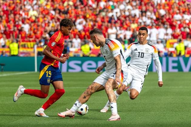 v li Lamine Yamal Spain, 19 , David Raum Germany 03 , Jamal Musiala Germany 10 , GER, Spain ESP vs Germany GER , European Football Championship, UEFA EURO 2024, quarter-finals, 05 07 24, GER, Spain ESP vs Germany GER , European Football Championship, UEFA EURO 2024, quarter-finals, 05 07 24 Stuttgart Copyright: xEibner-Pressefoto WolfgangxFrankx EP_WFK