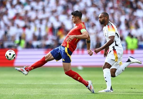 Ãlvaro Morata of Spain passes the ball whilst under pressure from Jonathan Tah of Germany Spain v Germany, UEFA European Championship, EM, Europameisterschaft 2024, Quarter Final, Football, Stuttgart Arena, Stuttgart, Germany, 05 Jul 2024 EDITORIAL USE ONLY No use with unauthorised audio, video, data, fixture lists, club league logos or live services. Online in-match use limited to 120 images, no video emulation. No use in betting, games or single club league player publications.  Copyright: xMichaelxZemanek Shutterstockx 14571380ar