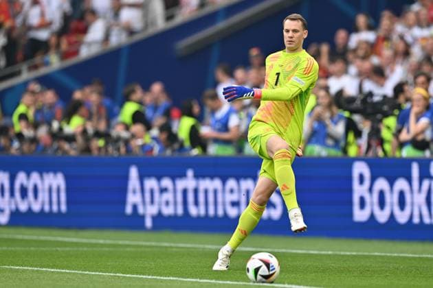 240705 EURO2024 SPAIN VS GERMANY goalkeeper Manuel Neuer (1) of Germany pictured during a soccer game between the national teams of Spain and Germany in the Quarter Final stage of the UEFA EURO, EM, Europameisterschaft,Fussball 2024 tournament , on Friday 5 July 2024 in Stuttgart , Germany . PHOTO SPORTPIX David Catry STUTTGART GERMANY  Copyright: xx 472002