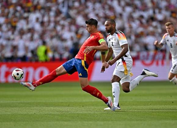 05 07 2024, Football UEFA EURO 2024, Quarter-final, Spain Germany, at Stuttgart Arena v l Alvaro Morata Spain v Jonathan Tah Germany