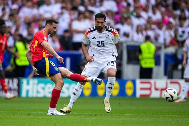 240705 Fabian Ruiz Pena of Spain and Emre Can of Germany during the UEFA Euro 2024 Football Championship quarterfinal between Spain and Germany on July 5, 2024 in Stuttgart Photo Mathias Bergeld BILDBYRAN kod MB MB0942 fotboll, football, soccer, fotball, fotbolls em, europamästersk  Copyright: MATHIASxBERGELD BB240705MB030