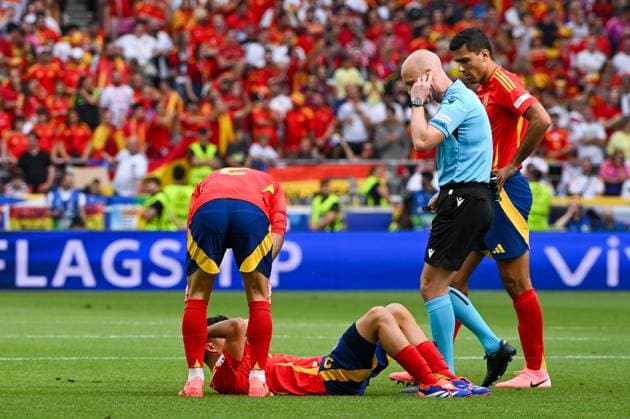 Soccer, Men, Season 2023 24, Euro EM 2024, Quarterfinals in Stuttgart, Spain Germany, Pedri Spain injured on the ground , 05 07 2024, Copyright: xMatthiasxKochx