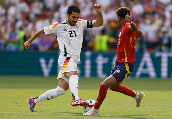 Spain v Germany: Quarter-Final - UEFA EURO, EM, Europameisterschaft,Fussball 2024 Ilkay Gundogan of Germany and Lamine Yamal of Spain challenge during the UEFA EURO 2024 quarter-final match between Spain and Germany at Stuttgart Arena on July 5, 2024 in Stuttgart, Germany. Stuttgart Stuttgart Arena Germany Germany Copyright: xRichardxSellers Sportsphoto APLx 14044141