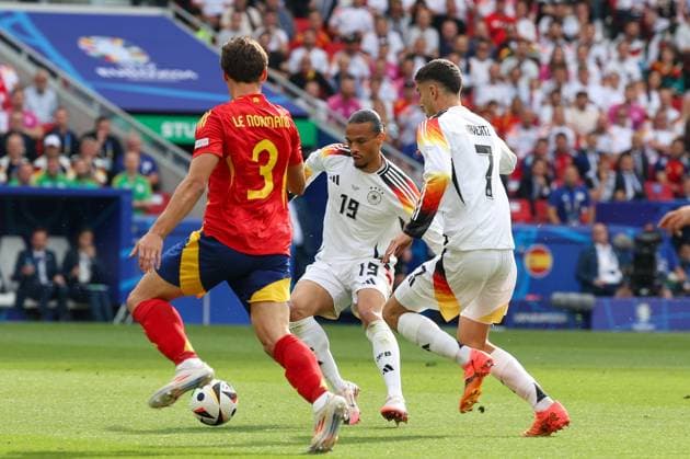 in duel, action, with Robin Le Normand 3 Spain , Leroy Sane 19 Germany , Kai Havertz 7 Germany , Spain vs. Germany, Football, UEFA Euro 2024, Quarterfinals, 05 07 2024 Stuttgart Baden Wuerttemberg Germany Copyright: xkolbert-press ChristianxKolbertx