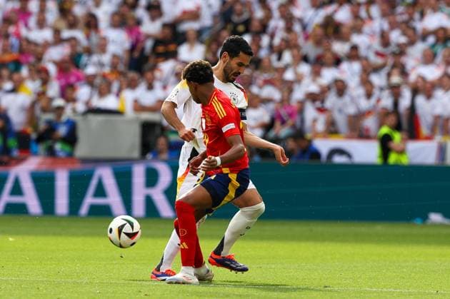 in duel, action, with Ilkay Guendogan 21 Germany , Lamine Yamal 19 Spain , Spain vs Germany, Football, UEFA Euro 2024, Quarterfinals, 05 07 2024 Stuttgart Baden Wuerttemberg Germany Copyright: xkolbert-press ChristianxKolbertx