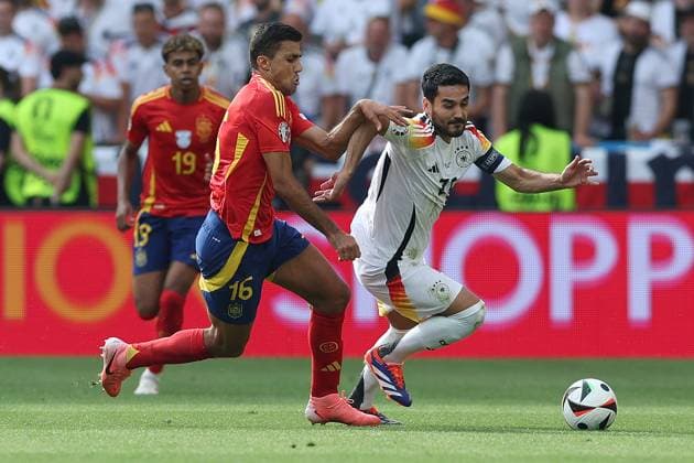 Soccer UEFA EURO 2024 Quarterfinal Spain Germany on 05 07 2024 at Stuttgart Arena in Stuttgart Rodri Spain , left Ilkay Gündogan Germany , right xMSx