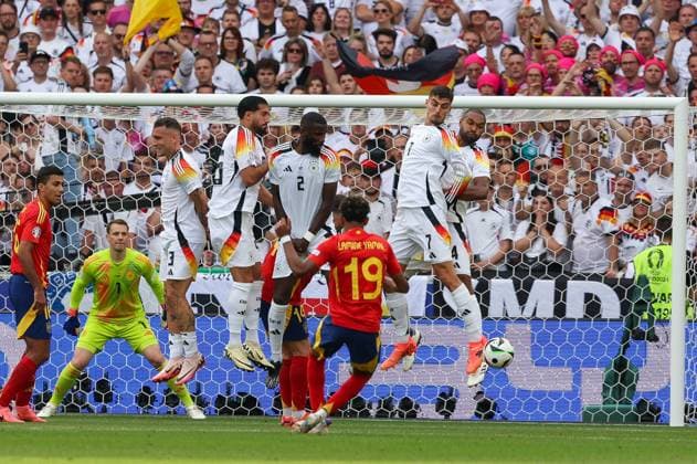 Free kick, Lamine Yamal 19 Spain , David Raum 3 Germany , Emre Can 25 Germany , Antonio Ruediger 2 Germany , Kai Havertz 7 Germany , Jonathan Tah 4 Germany , Spain vs Germany, Football, UEFA Euro 2024, Quarter-final, 05 07 2024 Stuttgart Baden Wuerttemberg Germany Copyright: xkolbert-press ChristianxKolbertx