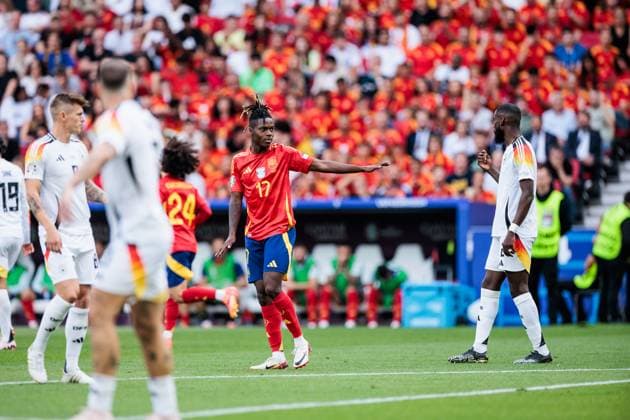 UEFA EURO 2024 Spain Germany 05 07 2024 Nico Williams Spain, 17 , Antonio Rüdiger Germany, 2 UEFA EURO 2024 Spain Germany Stuttgart Arena, Stuttgart on 05 07 2024 Copyright: xBEAUTIFULxSPORTS Wunderlx