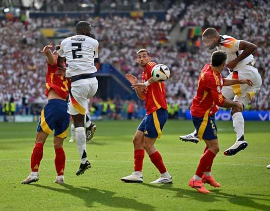 05 07 2024, Football UEFA EURO 2024, Quarter-final, Spain Germany, in the Stuttgart Arena Jonathan Tah Germany heads the ball