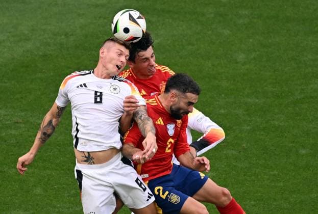 05 07 2024, xjhx, Football EM 2024 1 4 Final, Germany Spain emspor, v l Toni Kroos Deutsche Fussball Nationalmannschaft DFB , Robin Aime Le Normand Mainfray Spain , Daniel Carvajal Ramos Spain DFL DFB REGULATIONS PROHIBIT ANY USE OF PHOTOGRAPHS as IMAGE SEQUENCES and or QUASI VIDEO Stuttgart