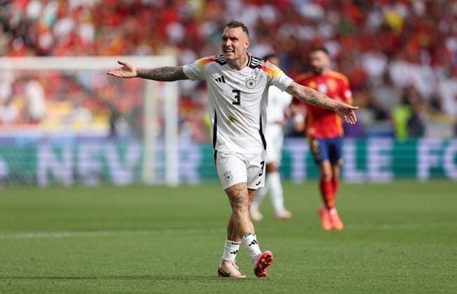 05 07 2024, European Football Championship, UEFA EURO 2024, Spain Germany, quarter-finals, Stuttgart Arena, v l , David Raum Germany gives instructions, gesticulates, gesticulate with arms gives instructions, gesticulate Copyright: HMBxMedia