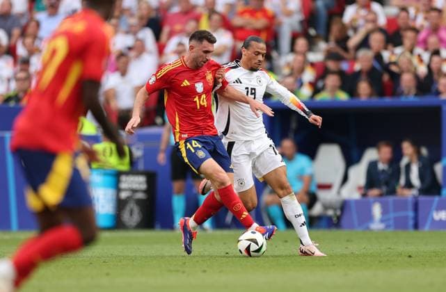 05 07 2024, European Football Championship, UEFA EURO 2024, Spain Germany, quarter-final, Stuttgart Arena, v l , Aymeric Laporte Fevre Spain , Leroy Sane Germany Copyright: HMBxMedia